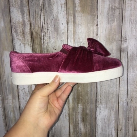 Libby Edelman Velvet Slip Ons - Picture 2 of 5